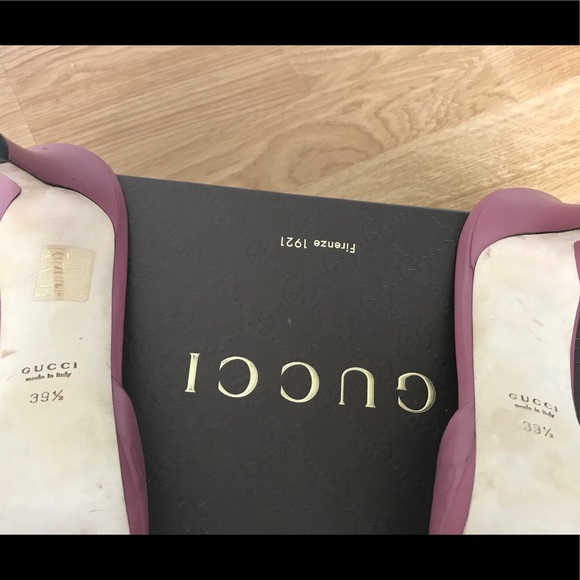 Gucci Embossed Sandals - Picture 8 of 8